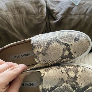 Steve Madden slip on’s
